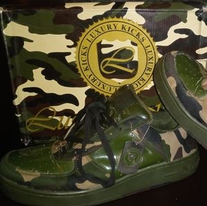 LUXURY KICKS- WOODLAND GREEN CAMOUFLAGE SHOES *COLLECTIBLE*